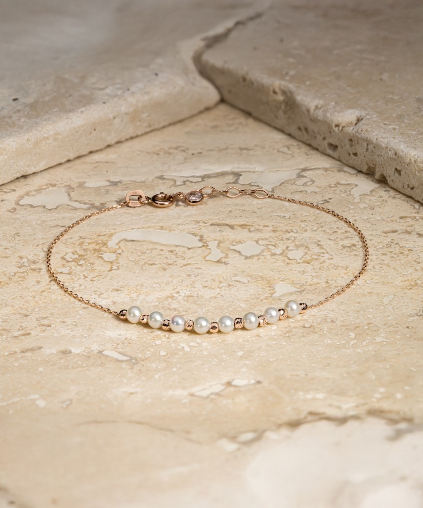 Auksinė apyrankė su perlais