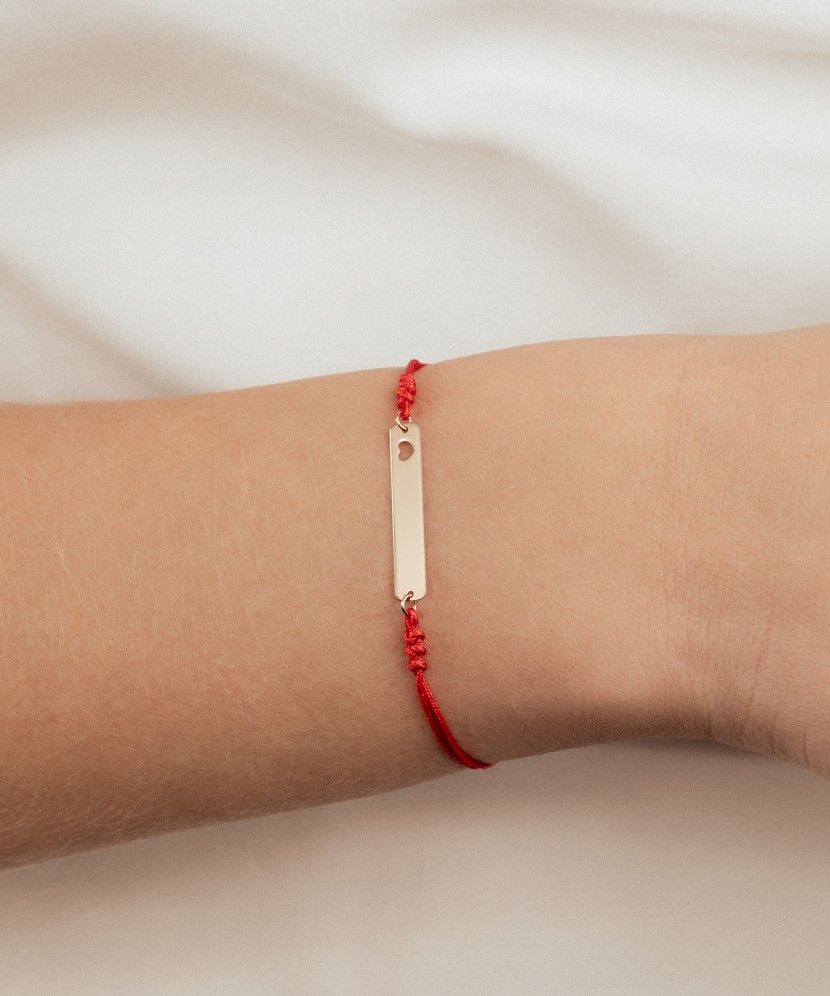 Raudono Siūlo Apyrankė Su Auksiniu Pakabuku "Širdelė"