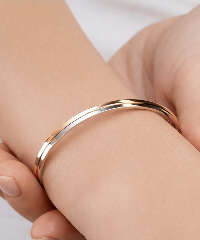 Auksinė kieta apyrankė