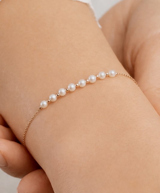 Auksinė apyrankė su perlais