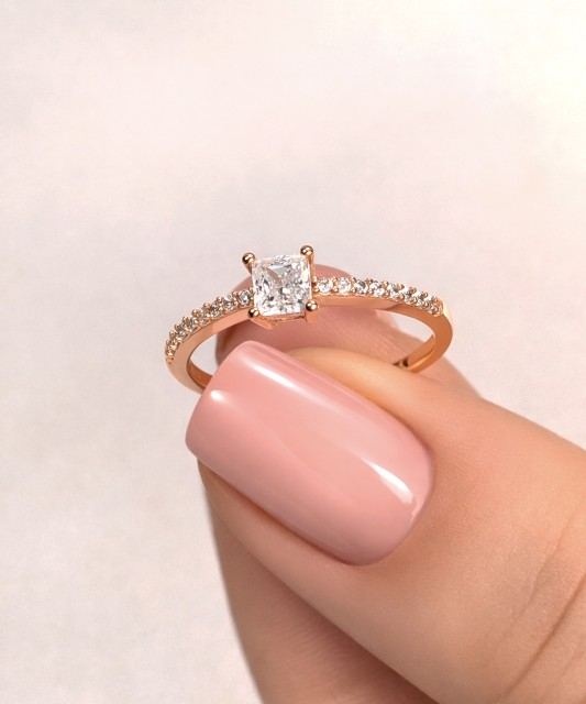 Auksinis žiedas su cirkoniais