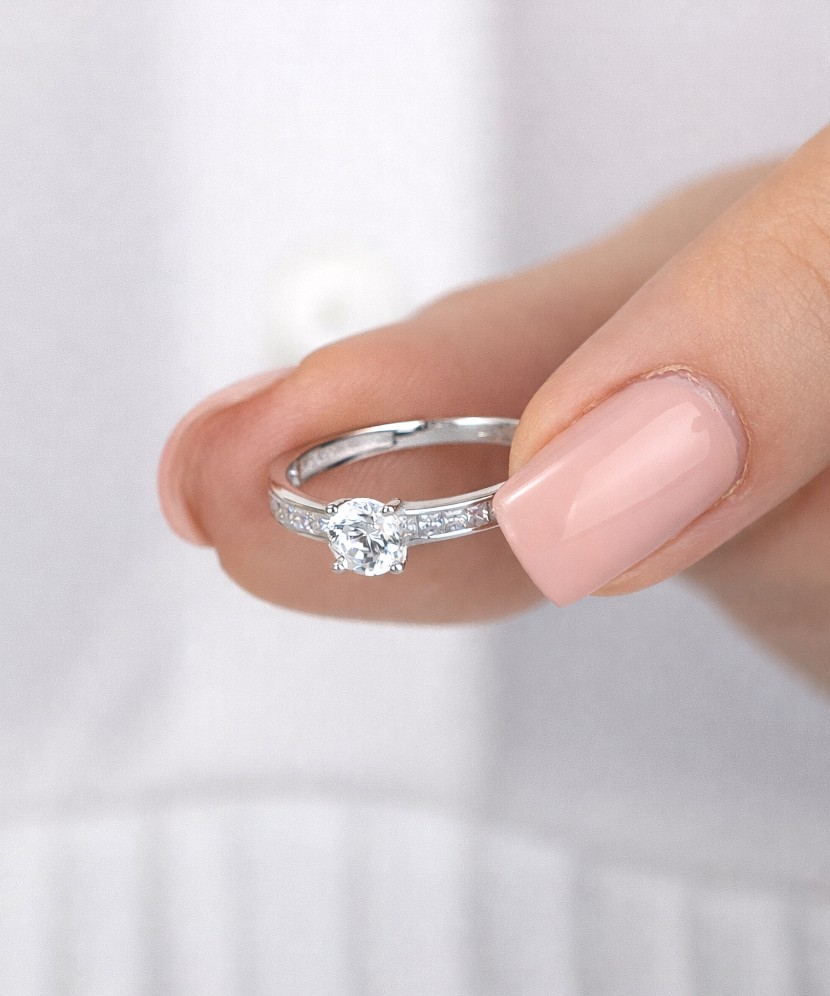 Balto aukso žiedas su cirkoniais