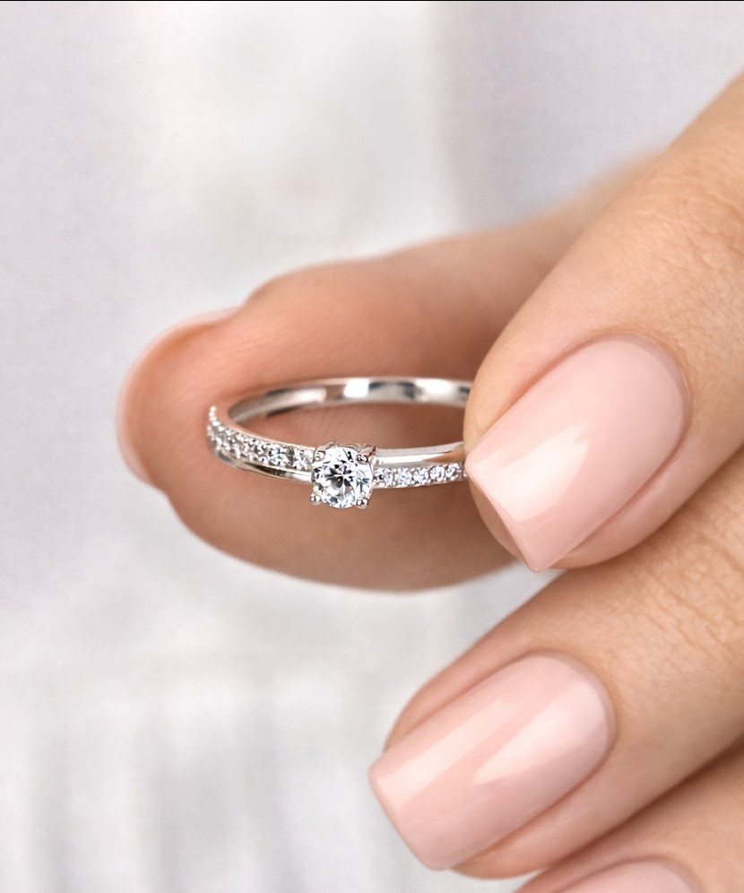 Balto aukso žiedas su cirkoniais