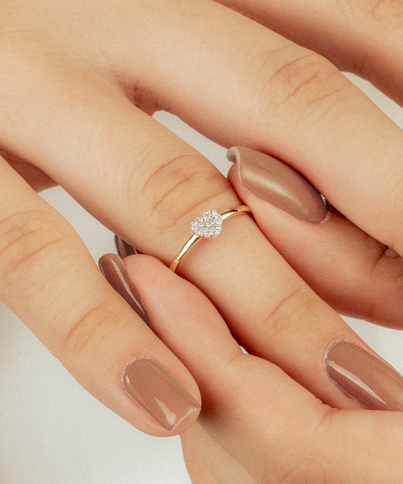 Auksinis žiedas su deimantais