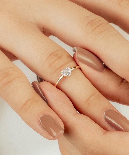 Auksinis žiedas su deimantais