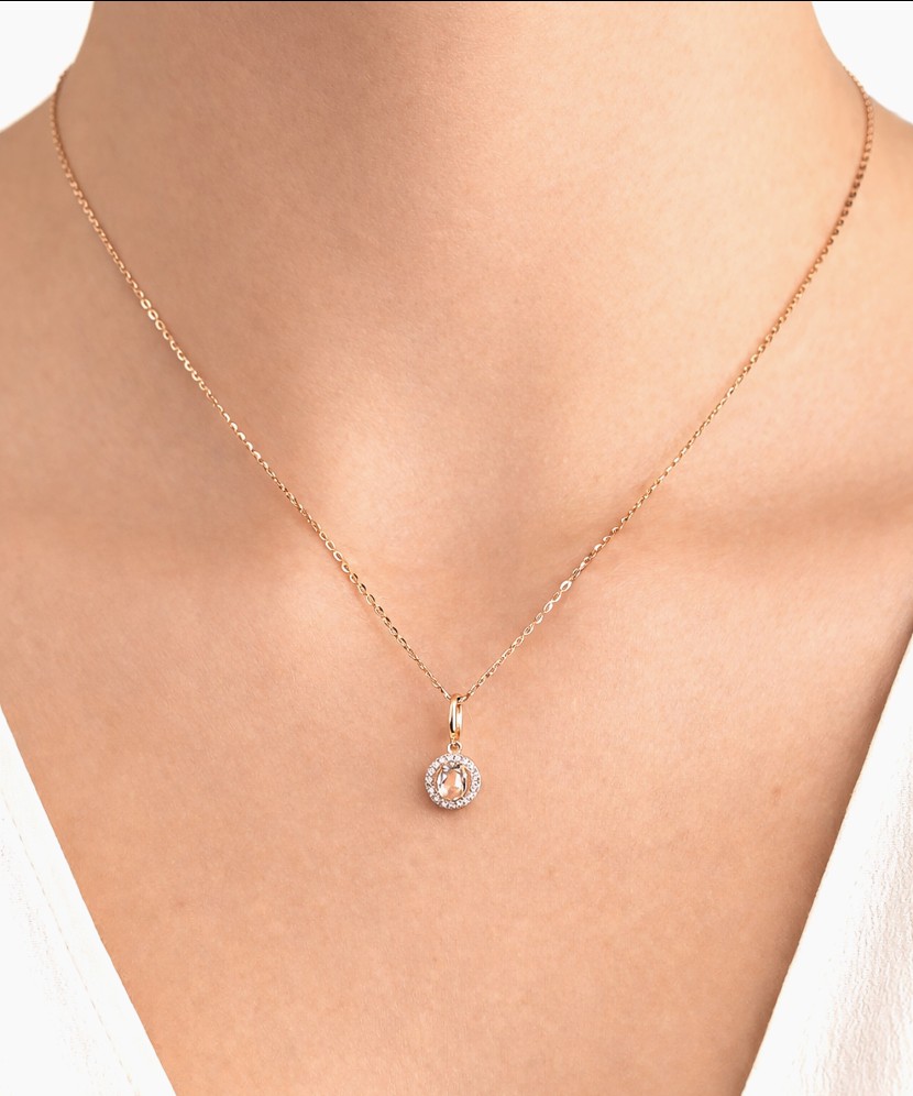 Auksinis pakabukas su baltuoju topazu ir deimantais