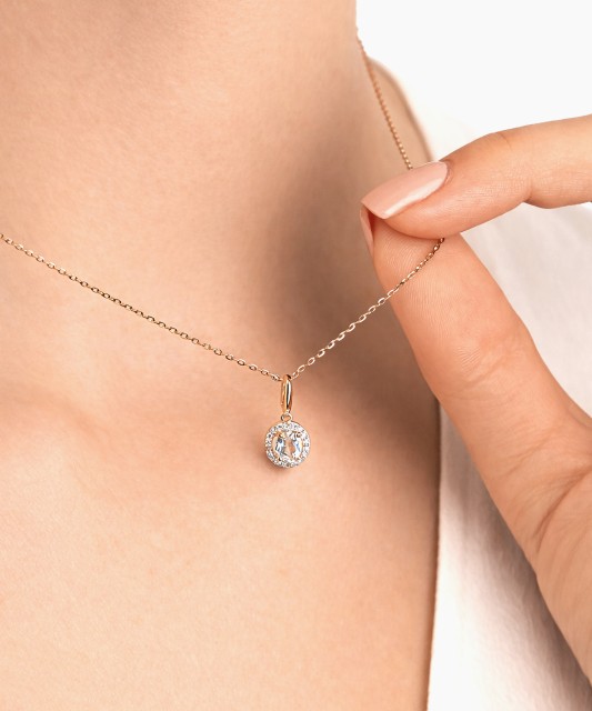 Auksinis pakabukas su baltuoju topazu ir deimantais