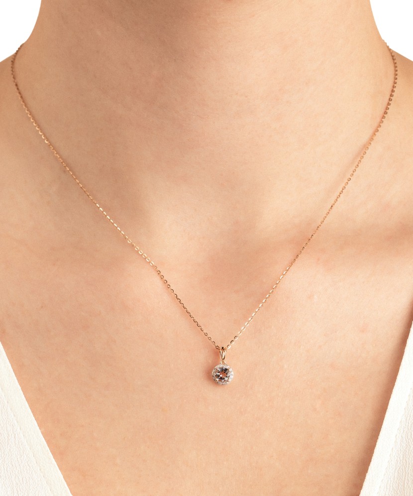 Auksinis pakabukas su baltuoju topazu ir deimantais