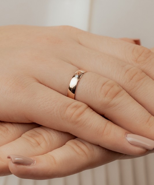 Auksinis vestuvinis žiedas su deimantu 5mm su komfortu