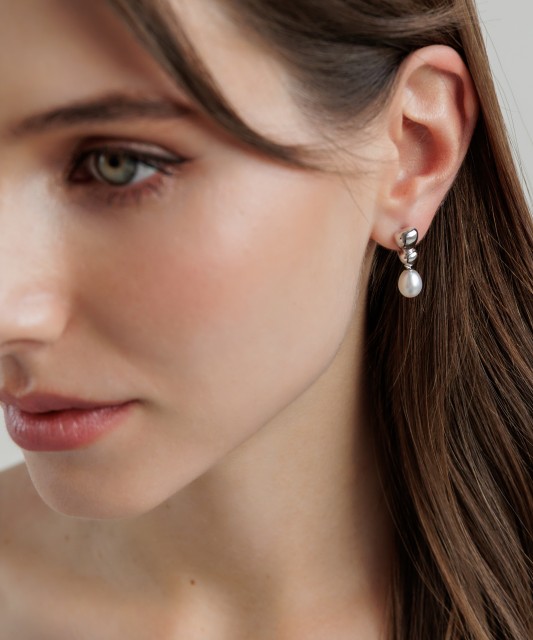 Sidabriniai auskarai su perlais