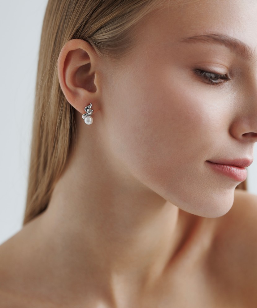 Sidabriniai auskarai su perlais