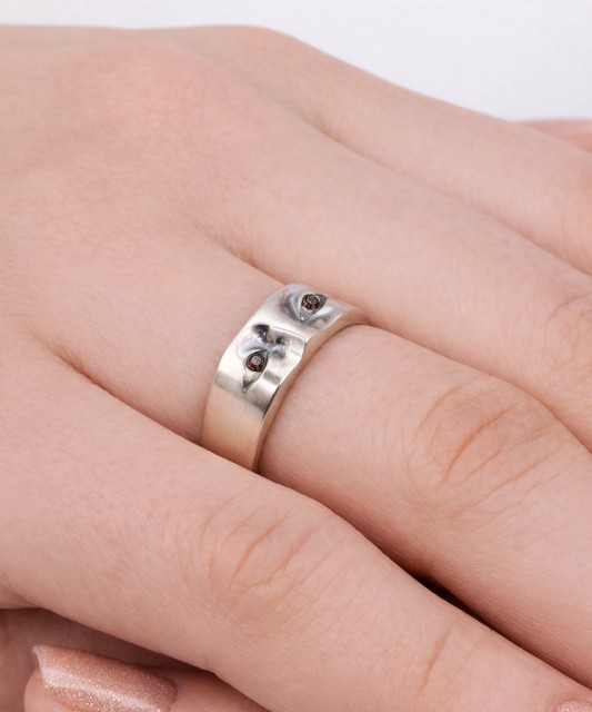 Sidabrinis žiedas su kristalais