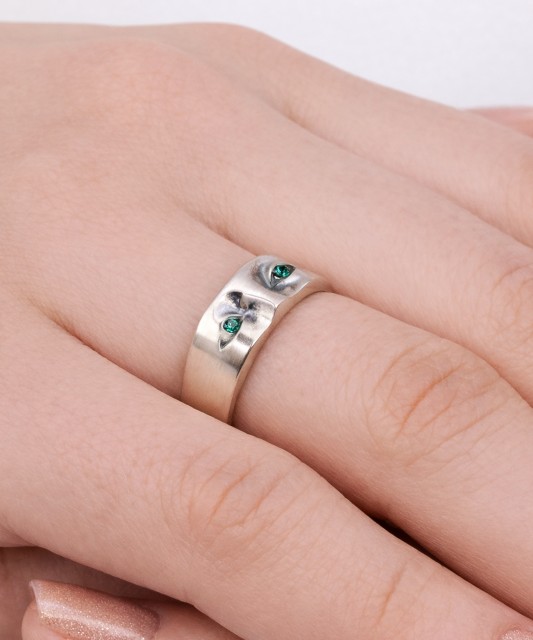 Sidabrinis žiedas su kristalais