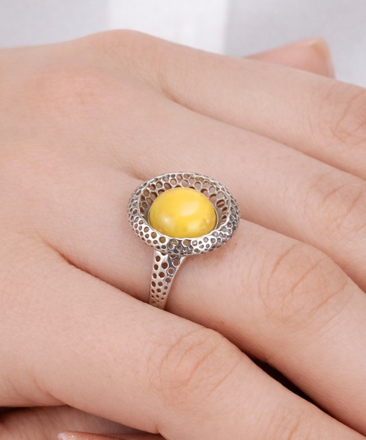 Sidabrinis žiedas su gintaru