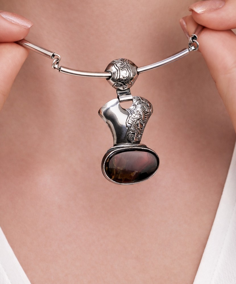 Sidabrinis koljė su labradorito pakabuku