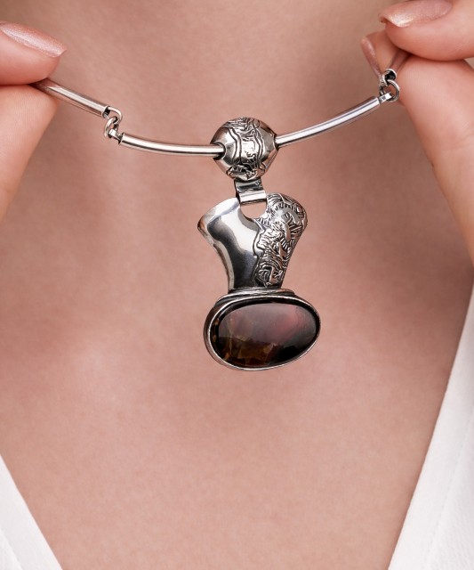 Sidabrinis koljė su labradorito pakabuku