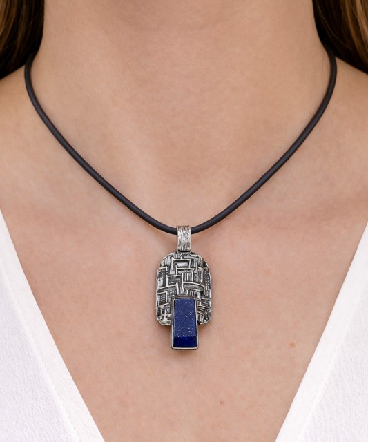 Sidabrinis pakabukas su lazuritu