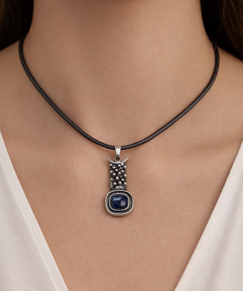 Sidabrinis pakabukas su lazuritu