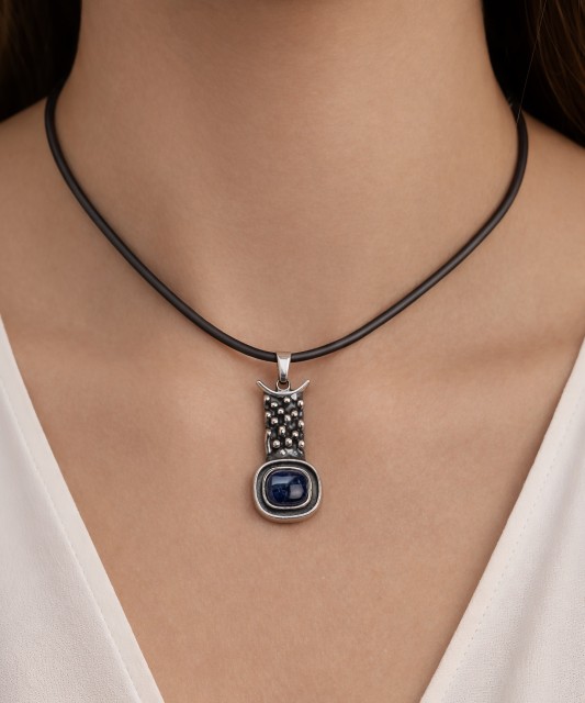 Sidabrinis pakabukas su lazuritu