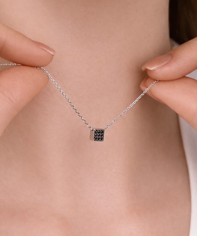 Sidabrinė grandinėlė su cirkonio pakabuku