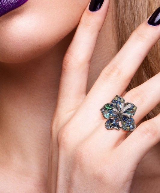 Sidabrinis žiedas su cirkoniais ir špineliais "Gėlė"