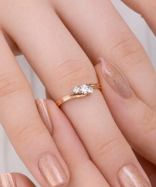 Auksinis žiedas su cirkoniais