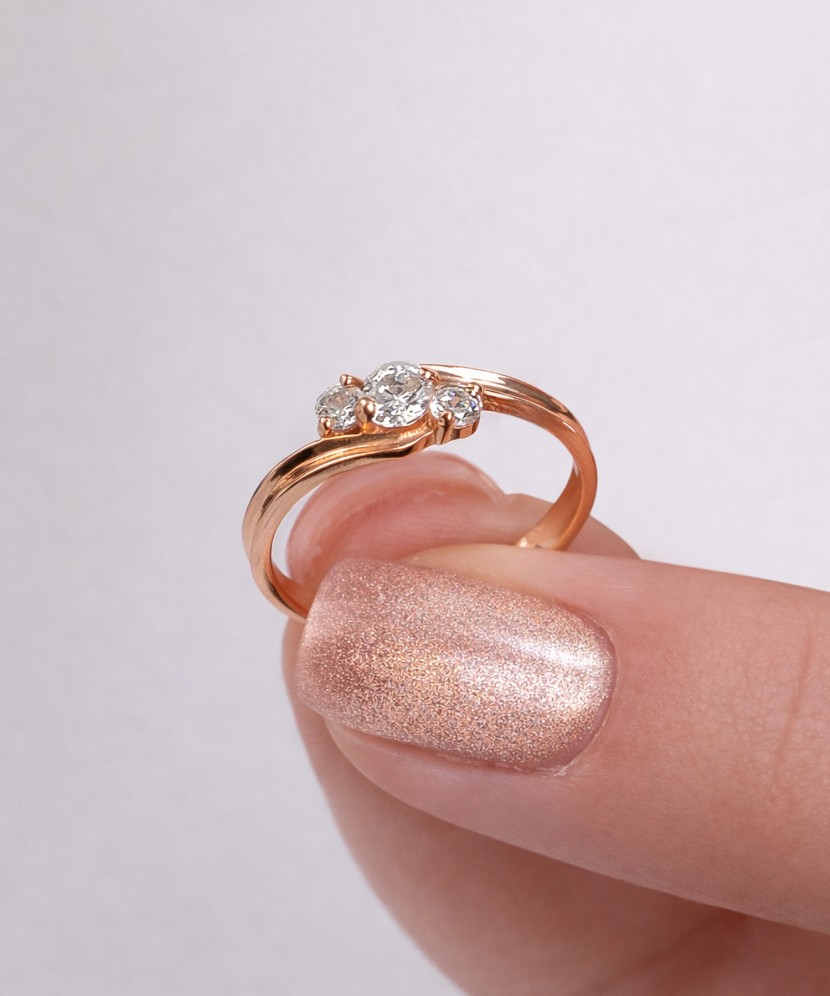 Auksinis žiedas su cirkoniais