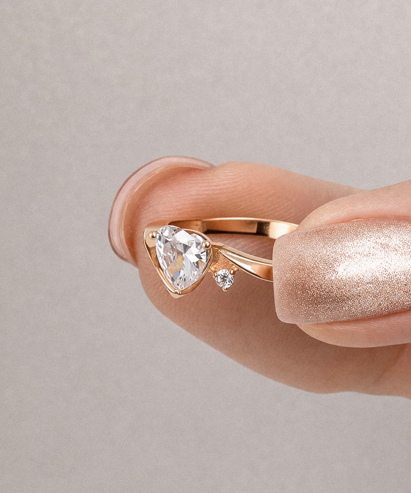 Auksinis žiedas su cirkoniais