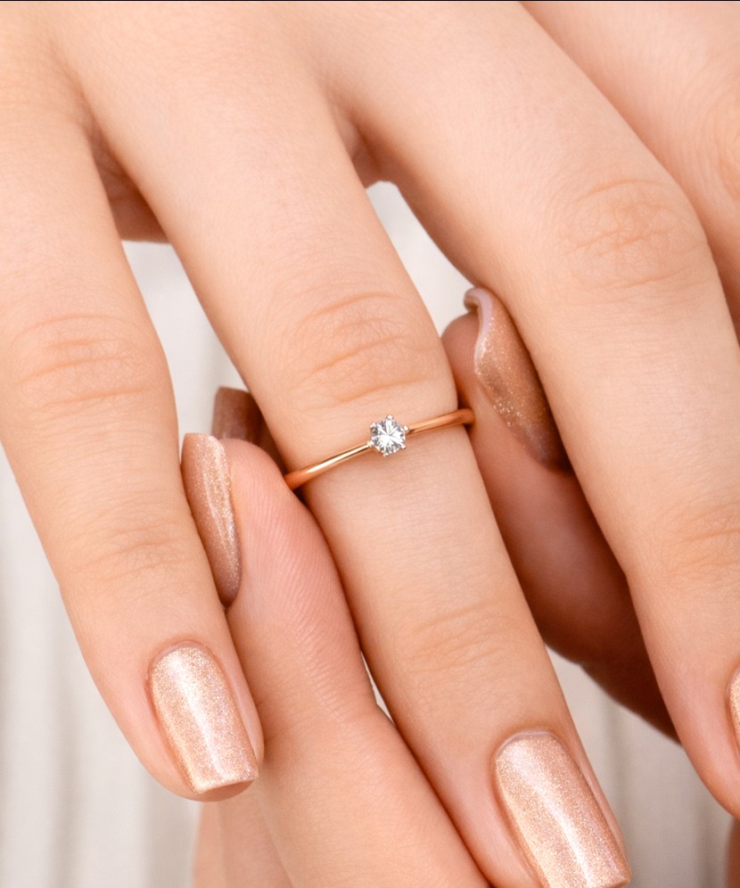 Auksinis žiedas su cirkoniais