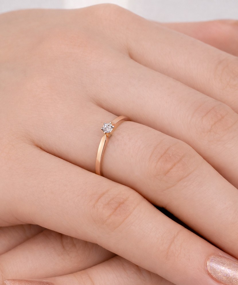 Auksinis žiedas su cirkoniais