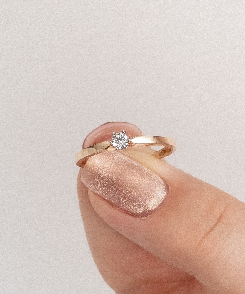 Auksinis žiedas su cirkoniais