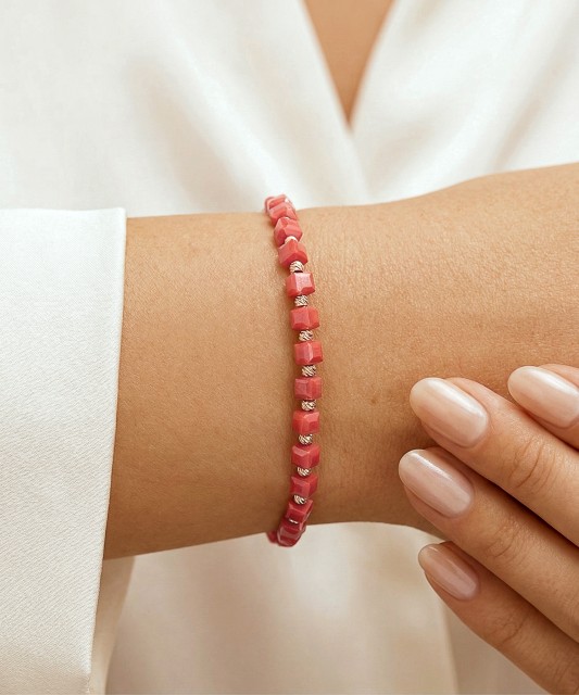 Siūlų apyrankė su auksu ir oniksu