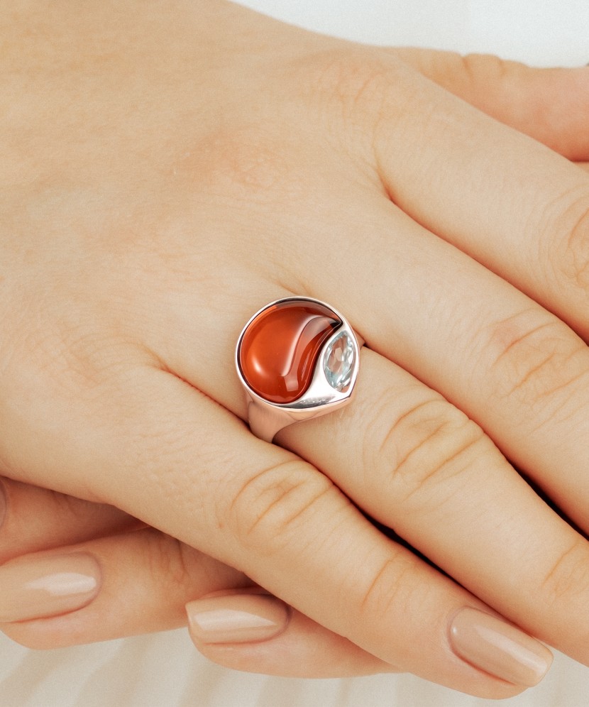 Sidabrinis žiedas su gintaru ir topazu