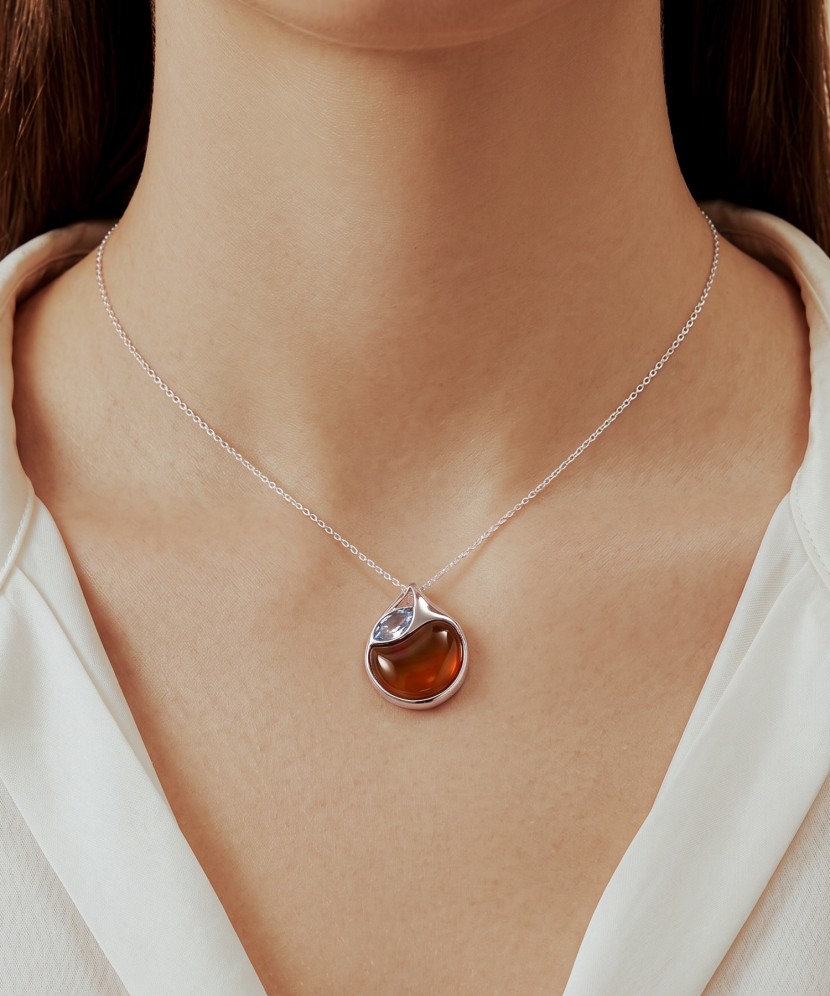 Sidabrinis pakabukas su gintaru ir topazu