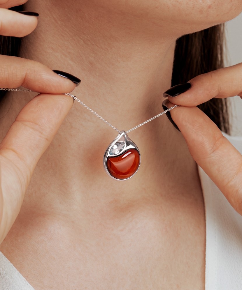 Sidabrinis pakabukas su gintaru ir topazu