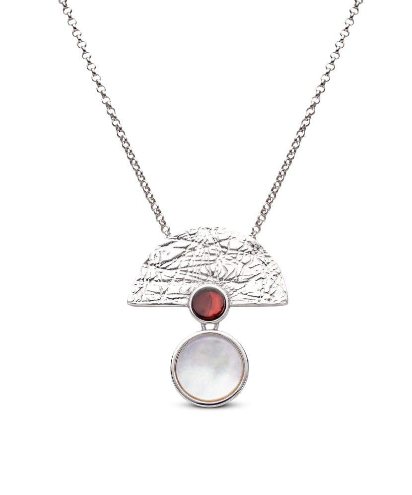 Sidabrinė grandinėlė su gintaro ir perlamutro pakabuku