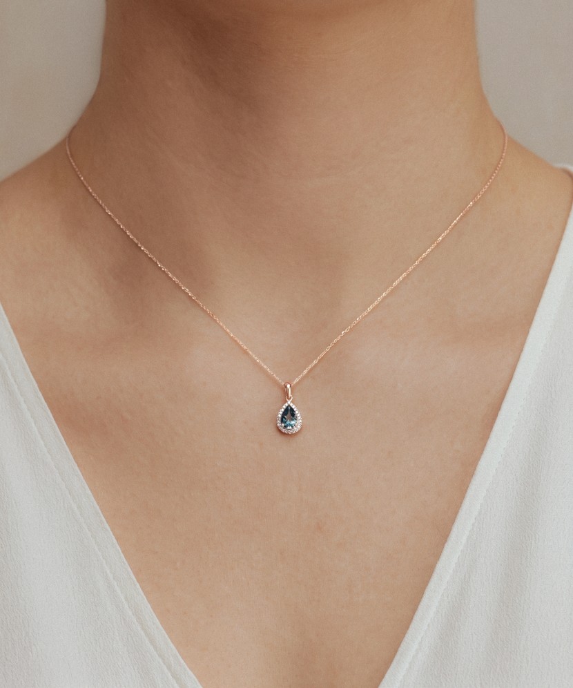 Auksinis pakabukas su deimantais ir London topazu