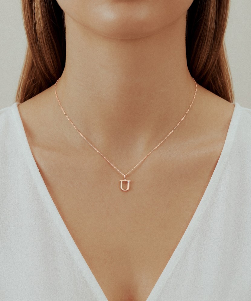 Auksinis pakabukas su deimantu raidė U