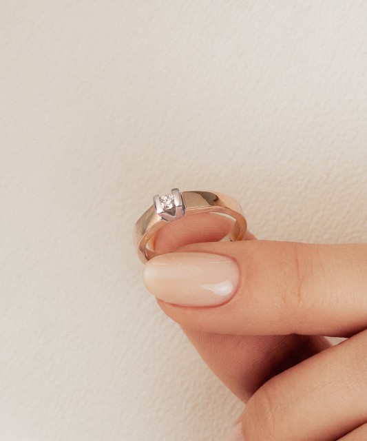 Auksinis žiedas su briliantu 0,048ct  - Goldinga