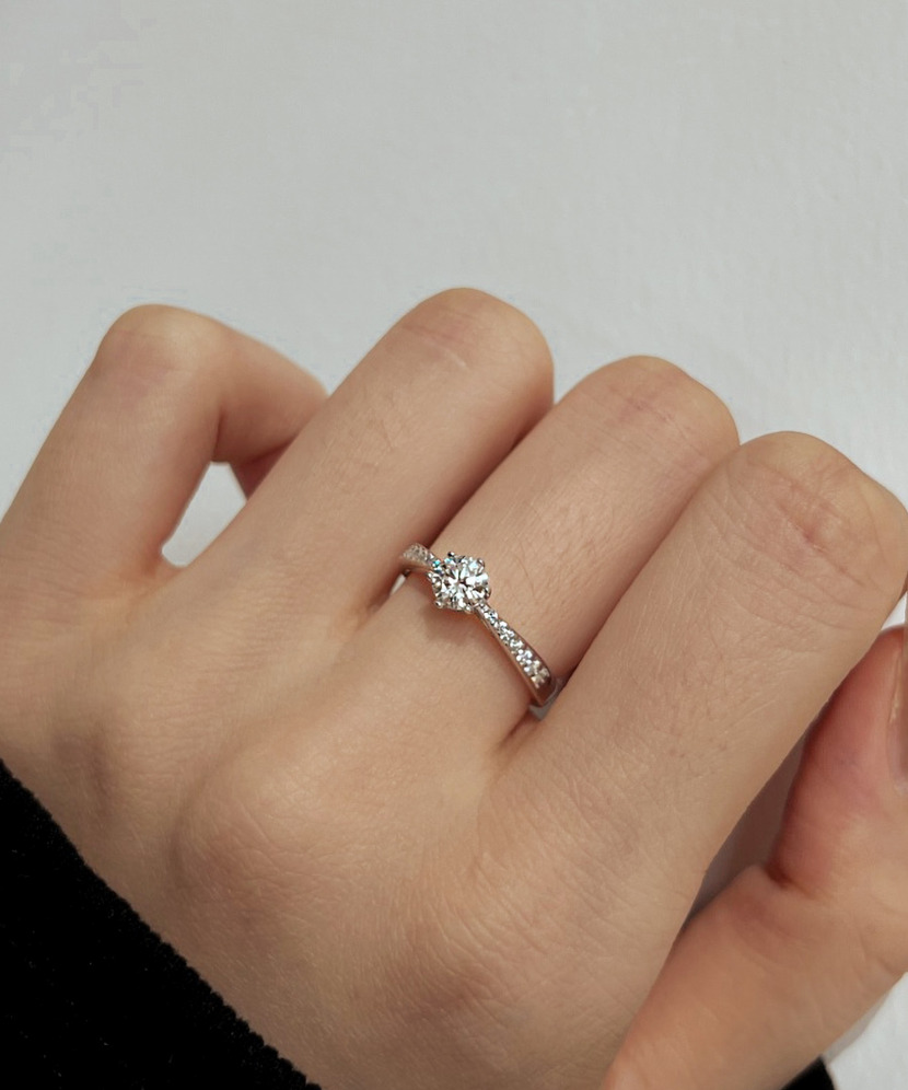 Sidabrinis žiedas su moisanitais 0.5ct