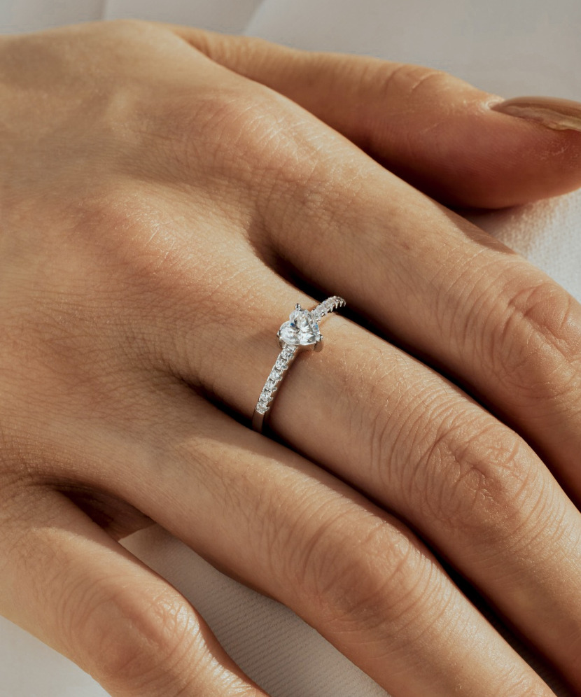 Sidabrinis žiedas su moisanitais "Širdelė" 0.5ct