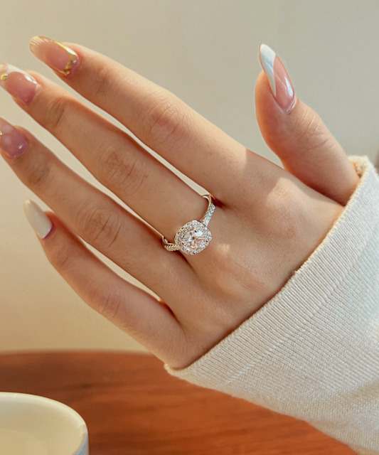 Sidabrinis žiedas su moisanitais 1.2ct
