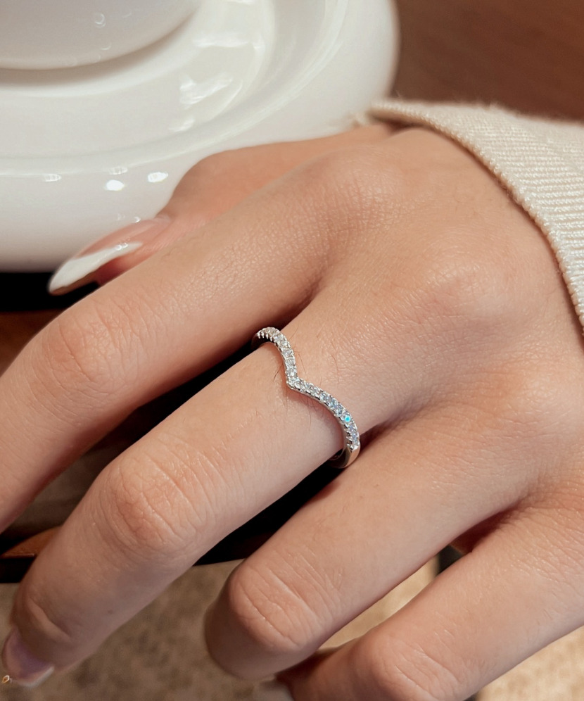 Sidabrinis žiedas su moisanitais 0.19ct