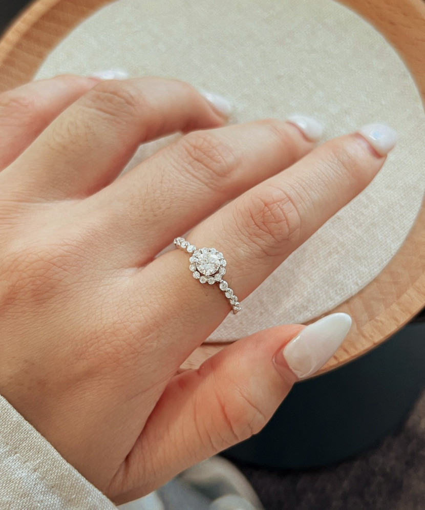 Sidabrinis žiedas su moisanitais 0.86ct
