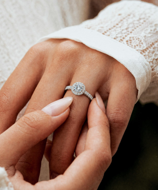 Sidabrinis žiedas su moisanitais 1.2ct
