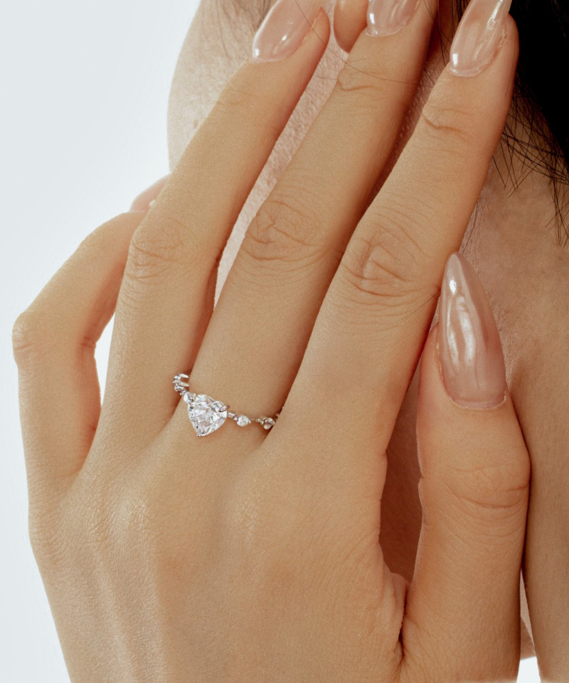 Sidabrinis žiedas su moisanitais "Širdelė" 1.2ct