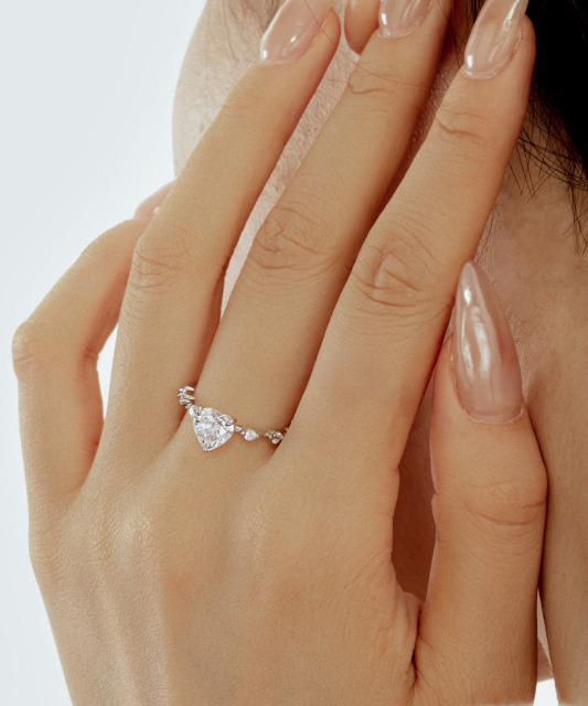 Sidabrinis žiedas su moisanitais "Širdelė" 1.2ct