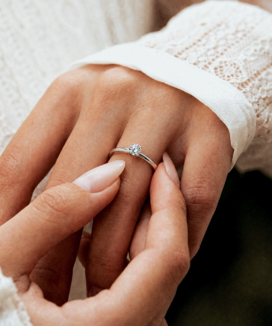 Sidabrinis žiedas su moisanitu 0.5ct