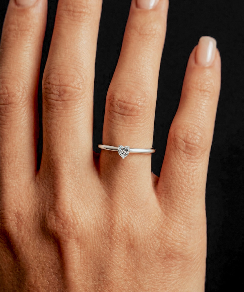 Sidabrinis žiedas su moisanitu 0.3ct
