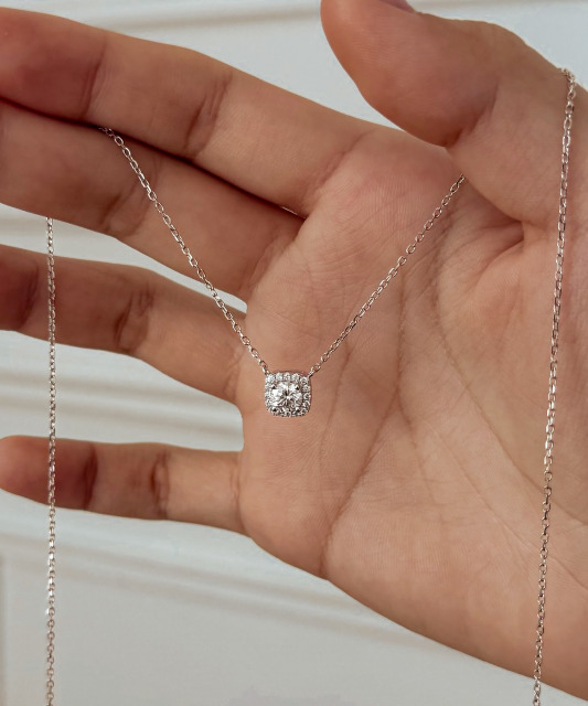 Sidabrinė grandinėlė su moisanito pakabuku 0.5ct